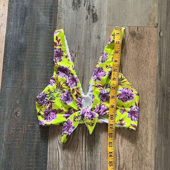 BEACH RIOT Dallas Bikini Top in Lime Punch Gardenias Size: Small (S) NWOT - Picture 5 of 13